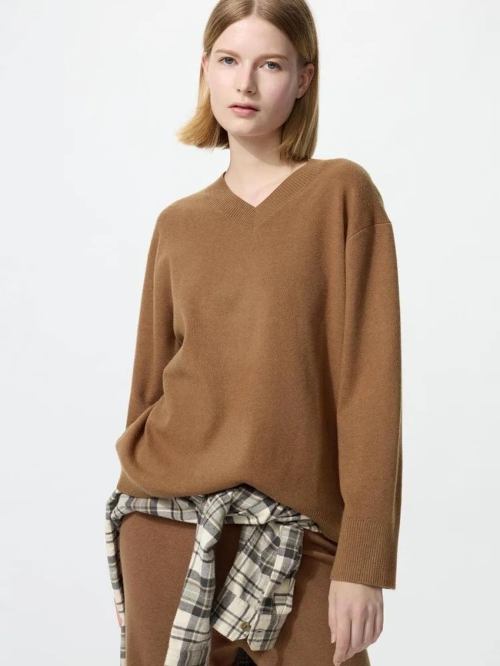 Unniqlo 100% Wool V-Neck Sweater Brown/Camel Size M Classic Knit Fall Casual